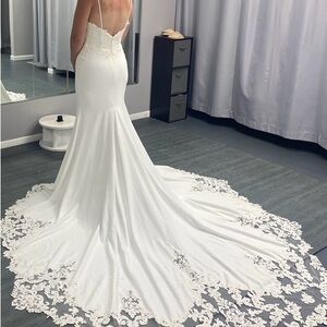 Elegant White Lace Wedding Dress